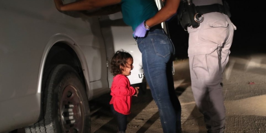 Συγκλόνισε το κοριτσάκι που κλαίει στα αμερικανικά σύνορα - «Φωτογραφία της χρονιάς»